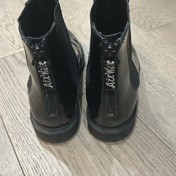 Dr Martens patent leather boots. - Picture 2 of 7